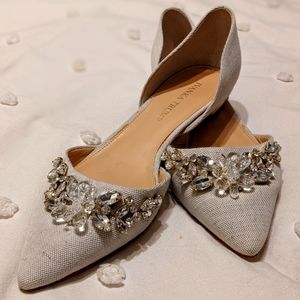 Ivanka Trump 8M White Trika Pointed Toe D'orsay flats